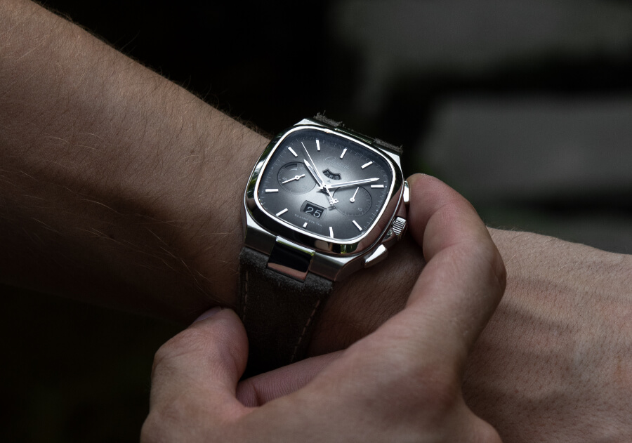 Glashütte Original Seventies Chronograph Panorama Date Hands On