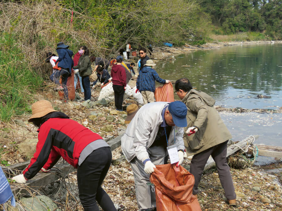 People power - Later this year, hundreds of volunteers will gather to collect pollutants from the Hangang River