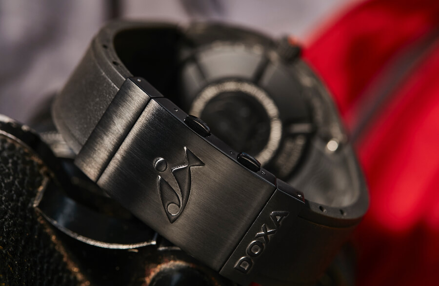 Doxa SUB 300 Carbon COSC Deployment