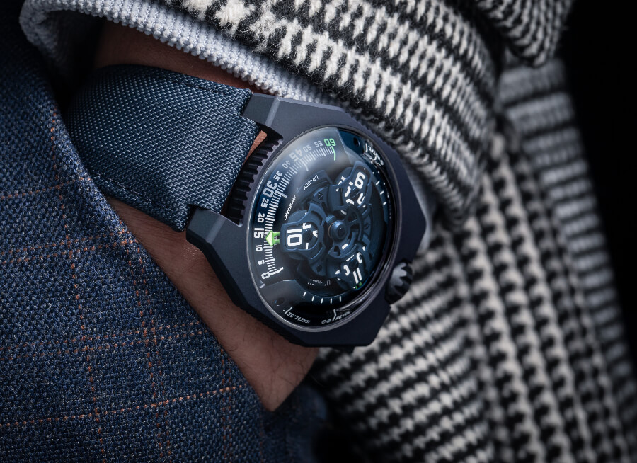 Review Urwerk UR-100V "Blue Planet"